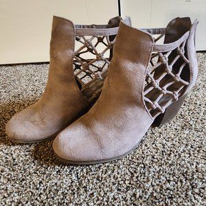 Tan Zip Up Block Heels-Size 7